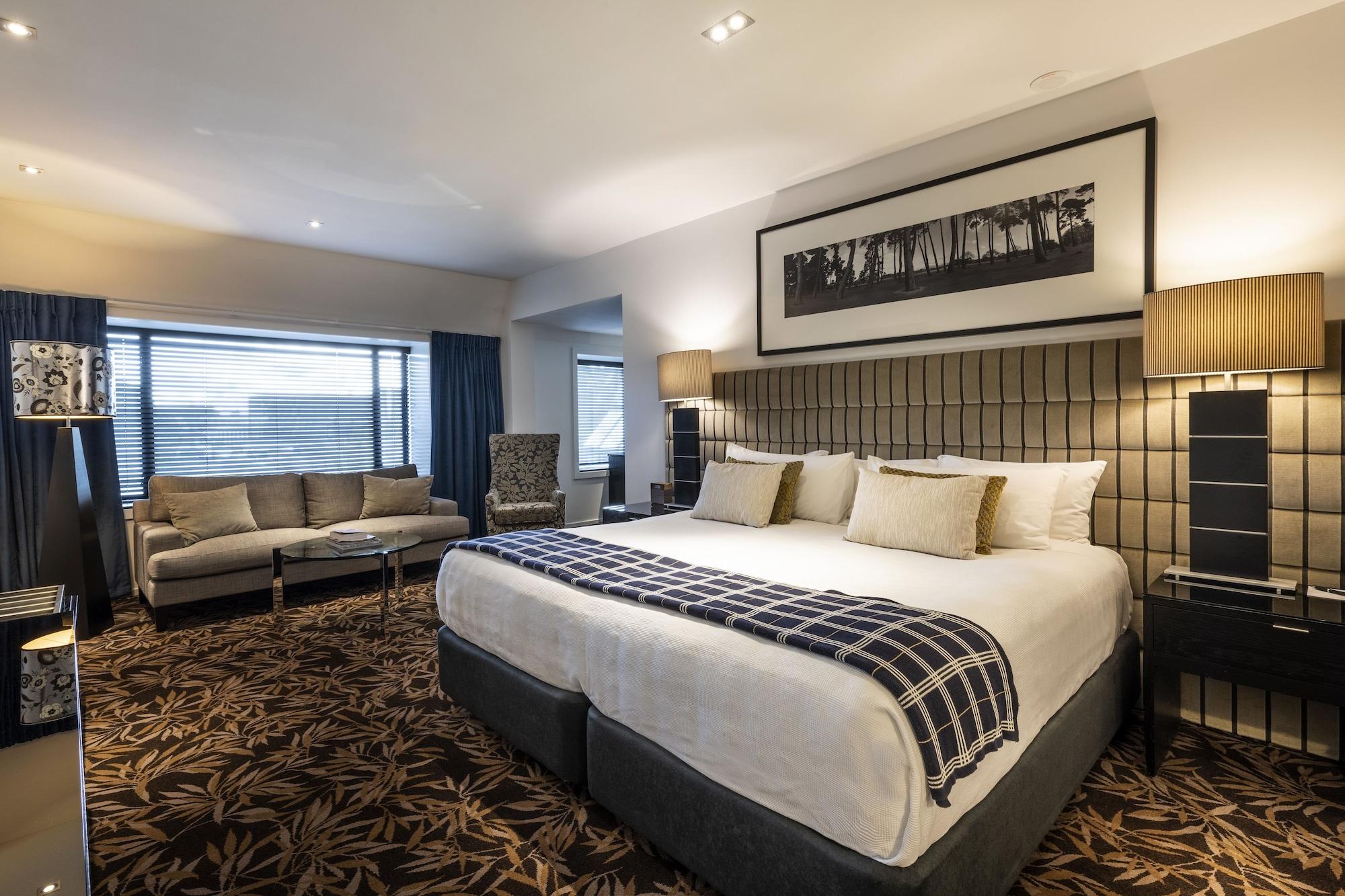 Hotel The George Christchurch Exterior foto A suite at the Crowne Plaza Hotel, Parramatta