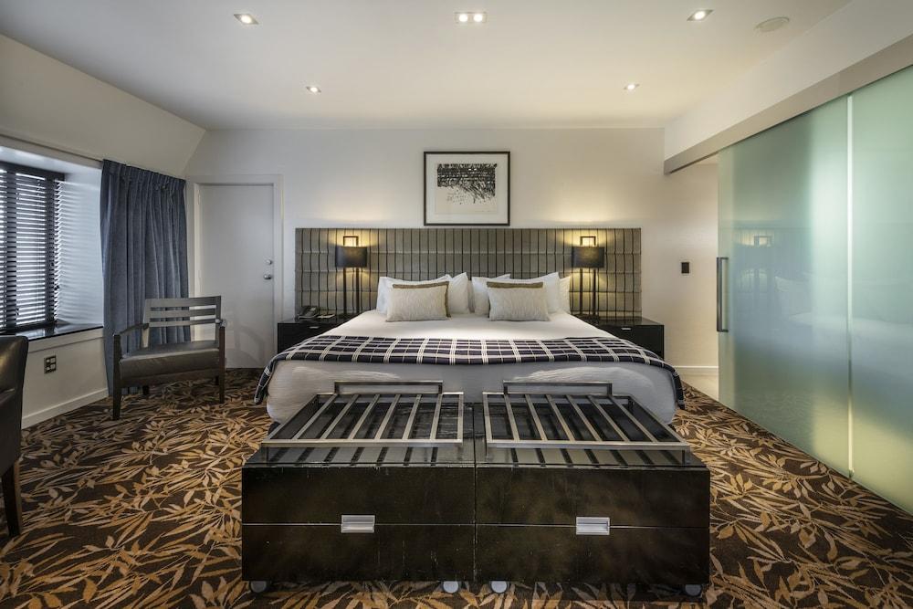 Hotel The George Christchurch Exterior foto A bedroom at the hotel