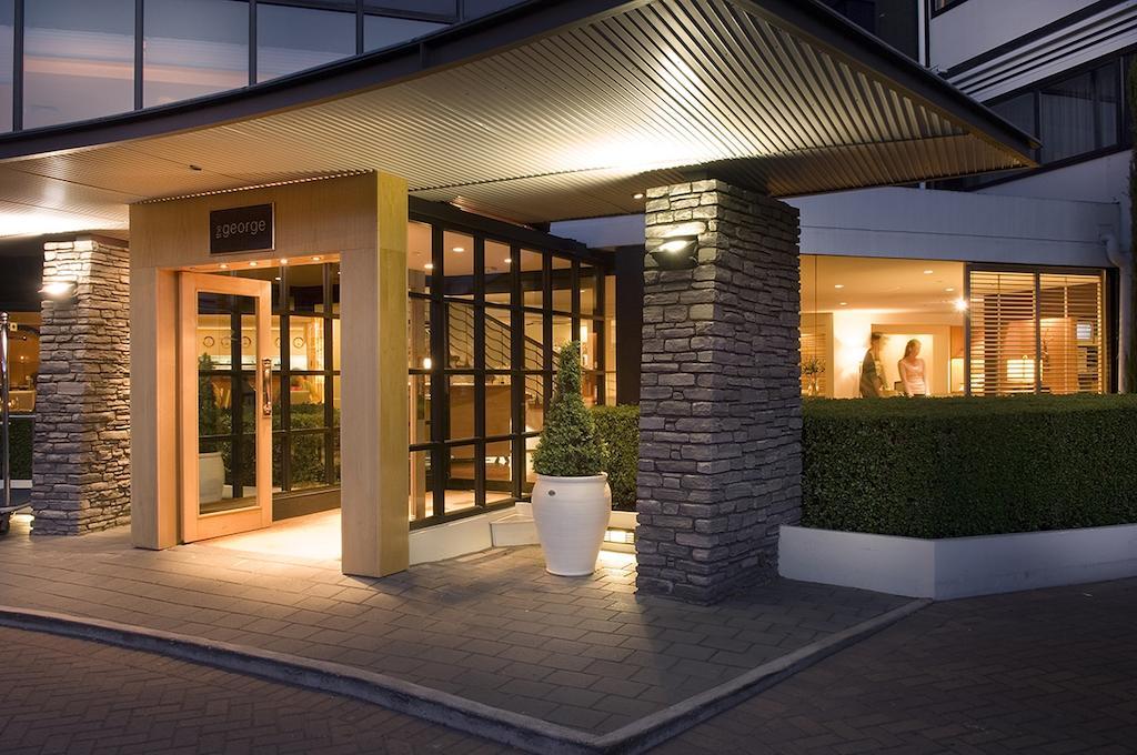 Hotel The George Christchurch Exterior foto Entrance to the hotel